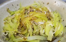 夏日减脂凉菜之亚麻籽拌莴苣丝绿豆芽