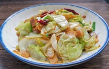 包菜这样炒才下饭，又香又好吃，次次做都光盘