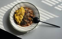 滑蛋泡菜菌菇藜麦饭