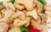 清炒嫩菱角，味道甘甜，小孩子好喜欢吃