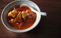 花椰菜泡菜鱼饼汤