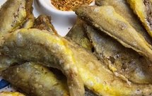 炸黄花鱼 辣白菜汤 香肠鸡蛋