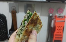 荠菜芝麻煎饼