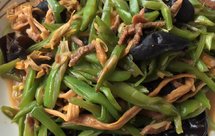扁豆角黄花菜木耳炒肉丝