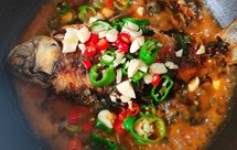 青花椒紫苏煮鲫鱼