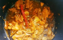 黄花菜炒猪油渣