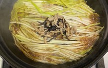 简单又好吃的砂锅焗韭黄