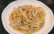 豆皮豆芽炒肉丝，简单美味