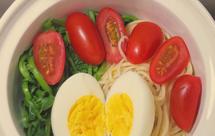 手工拉面伴水煮蛋+西洋菜+圣女果(~哈拉花电饭煲宿舍料理~超详细步骤！)