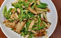水芹菜炒猪肚菌