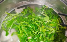 猪肘煲淋西洋菜汤