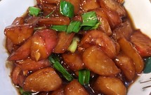 青蒜烧小萝卜，春天的应季菜