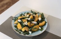 夏日轻食｜黄桃布里奶酪芝麻菜色拉