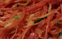 青蒜苗拌红萝卜丝