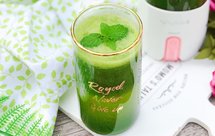 羽衣甘蓝芝麻菜苹果汁