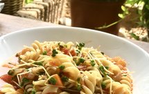 萝卜苗胡萝卜番茄酱意面