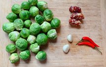 1年5本食谱100道菜，之27：培根（广式腊肠）炒孢子甘蓝