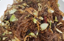 家常包菜炒粉丝