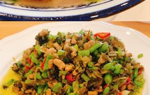 苋菜两吃，叶做上汤，老茎小炒