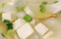 白萝卜豆腐汤