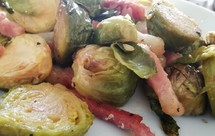 生酮-腌肉烤孢子甘蓝和菊苣