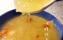 冰糖银耳莲子羹。（内附电饭煲做法）