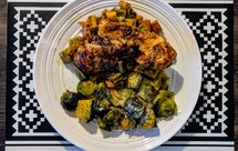 香煎鸡胸配烤南瓜孢子甘蓝