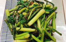 猪油渣炒红菜苔