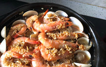 鲜菇蒜蓉粉丝白贝大虾煲