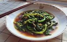 素食者：蚝油素炒穿心莲