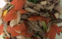 平菇炒肉炒胡萝卜