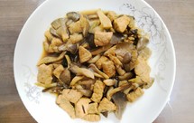 【家常菜】平菇炒肉（快手少油无淀粉）