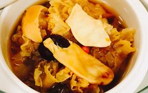 鱼胶红枣枸杞银耳百合冰糖