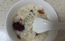 红枣银耳奶粉羹