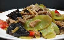 莴苣平菇木耳炒肉片