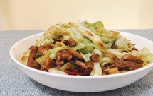 馋哭隔壁小孩的包菜炒肉