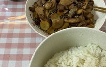 小粉猪版鸡腿菇炒腊肉