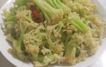 清炒菜花（简单巨好吃）