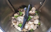 草菇蚕豆烧豆腐