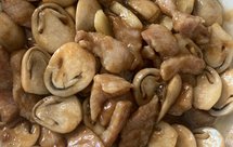 草菇蚝油炒猪颈肉