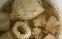 竹荪（笙）海底椰片排骨汤