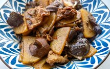 松蘑肉片炒土豆