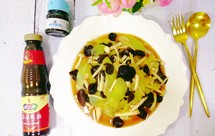 末伏必吃美味素菜黄瓜木耳炒海鲜菇