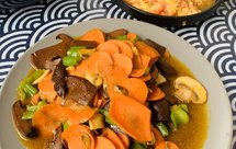 蚝油牛肝菌青椒胡萝卜片