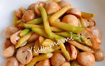 蚝油草菇炒芦笋