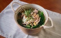 咸鸭蛋蟹味菇打底，做一碗鲜掉牙的中式三文鱼汤