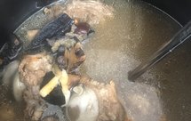 灵芝土茯苓煲猪骨