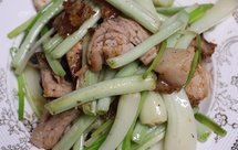 荞头炒烧肉（属于春天美食）