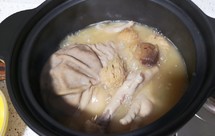 猴头菇煲猪肚鸡脚汤