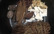 熬夜必备—鸡骨草灵芝猪骨汤